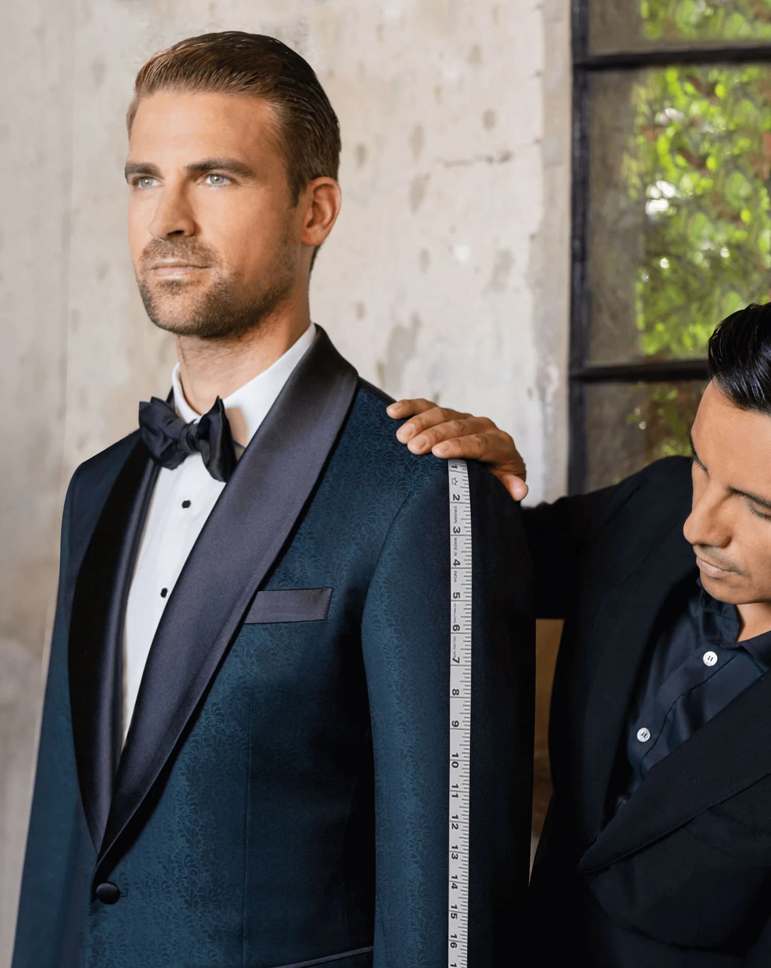 BESPOKE MEN’S SUITS: TAILORED PERFECTION FOR EVERY GENTLEMAN