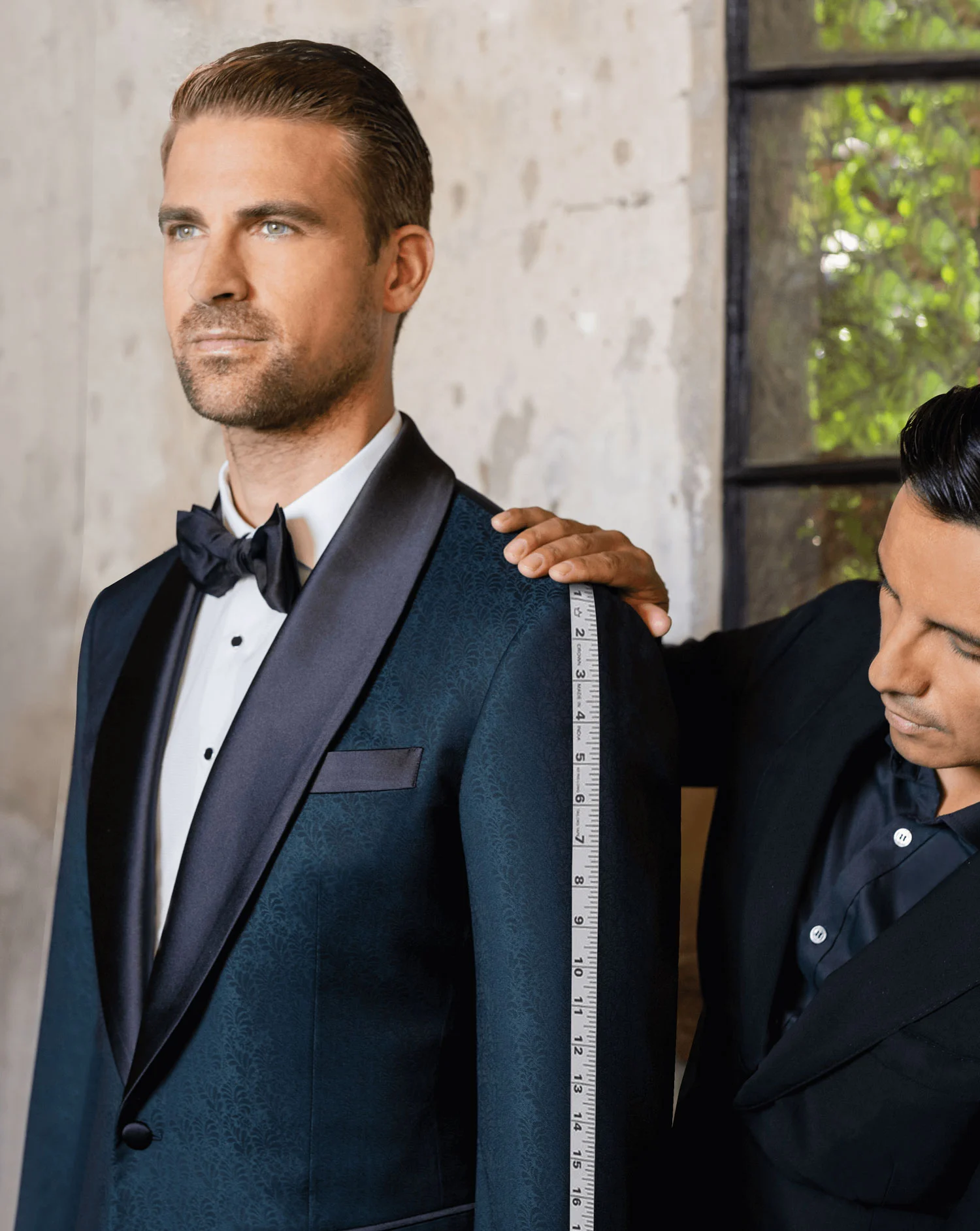 BESPOKE MEN’S SUITS: TAILORED PERFECTION FOR EVERY GENTLEMAN