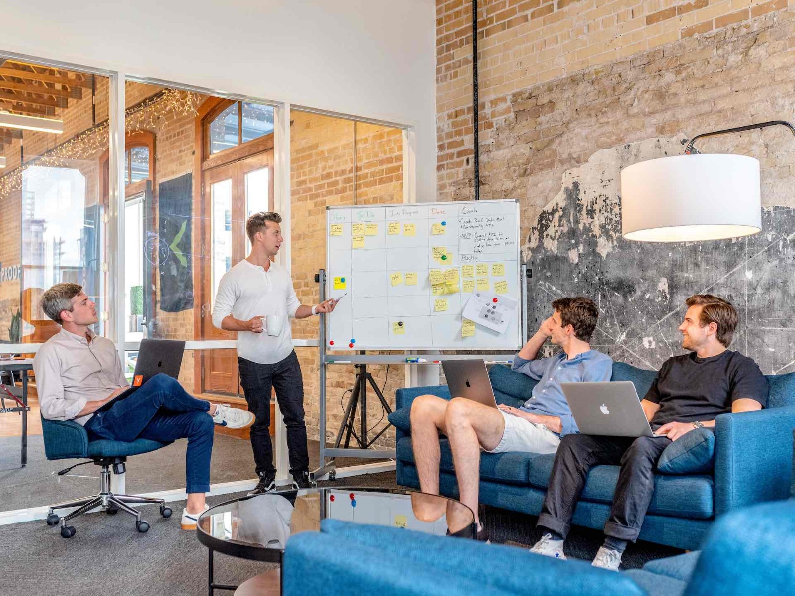 COMPETITIVE INTELLIGENCE BEST PRACTICES FOR B2B LEADERS