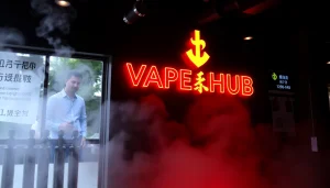 在Telegram账号购买平台查看VAPEHUB和ALIBARBAR产品的图像，展现其独特的风格和设计。